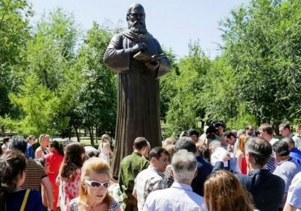 تندیس خیام در روسیه